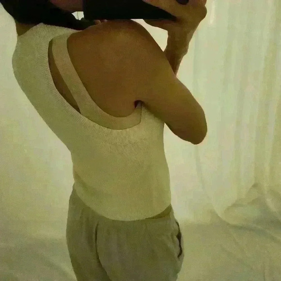 Aritzia Wilfred free knit cream neutral sleeveless mockneck crop top sweater - Picture 4 of 8